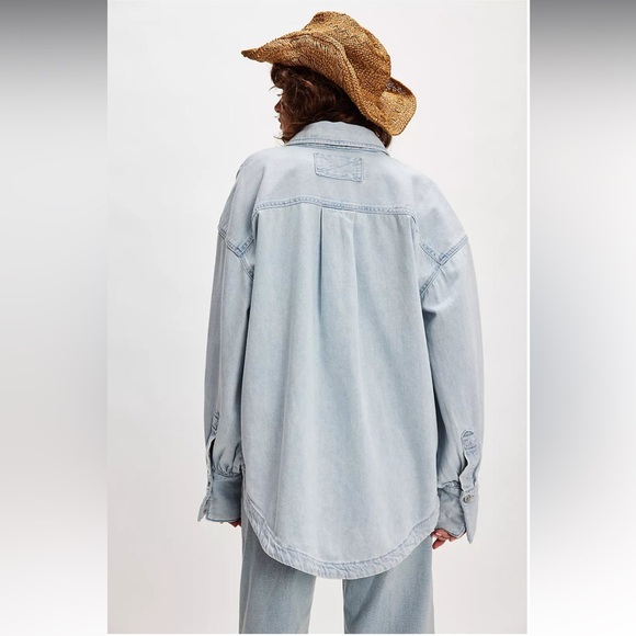 Free People NWOT Ashley Denim Shirt Size Medium in Classic Blue Wash - Picture 3 of 16